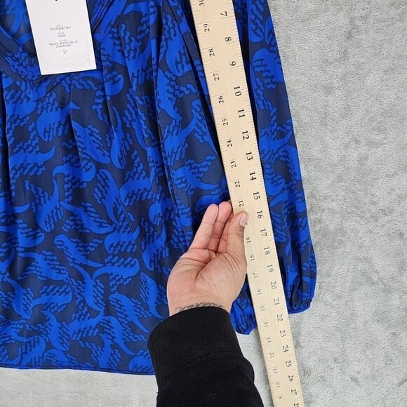 Diane Von Furstenburg Cahil Silk Blend Blouse Womens 6 Blue Wave Print Pleated - Picture 7 of 8